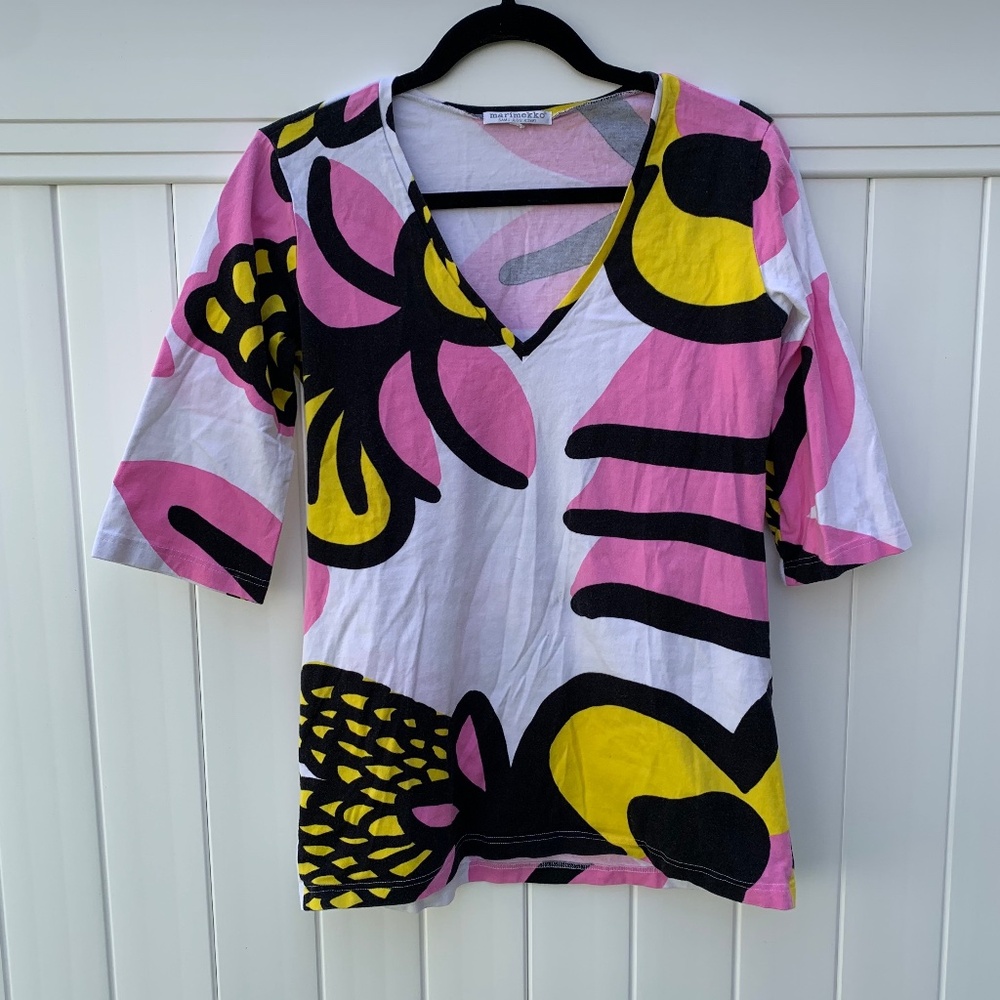 Marimekko Women's Pink Yellow Floral V-Neck Top with 1/2 Sleeves Size Medium